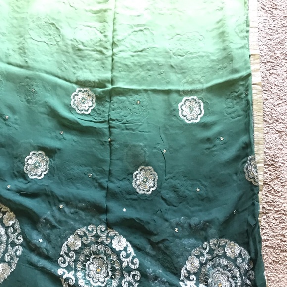 Green Georgette Sari - Picture 2 of 5